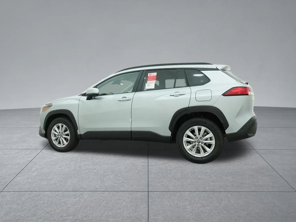 Used 2022 Silver Toyota LE image 23