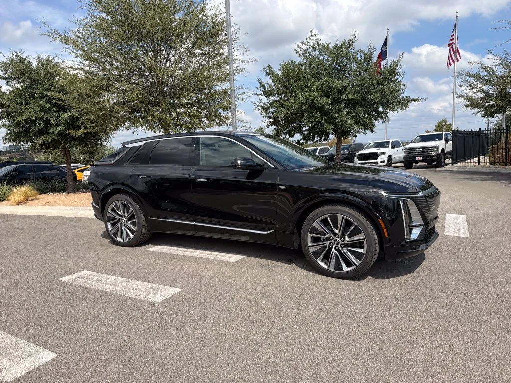 2027 Cadillac LYRIQ Signature Luxury - Photo 12