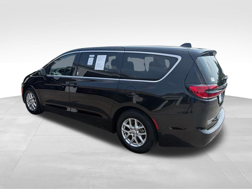 Used 2024 Black Chrysler Touring L image 3