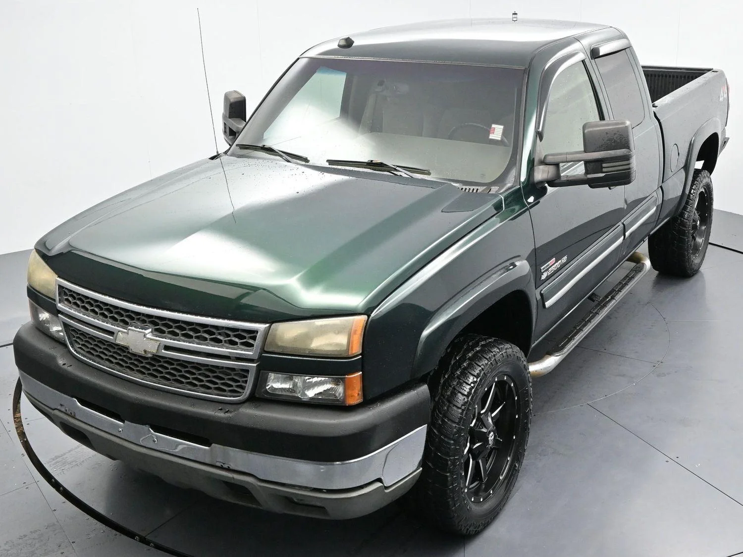 Used 2005 Dark Green Metallic Chevrolet LS image 29