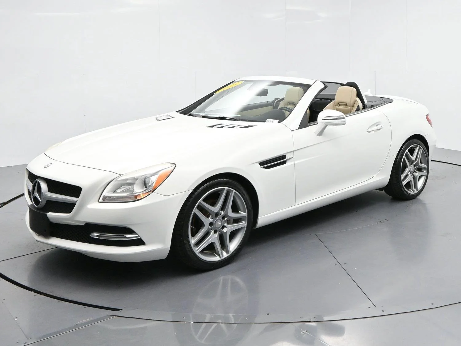 Used 2015 White Mercedes-Benz SLK 250 image 3