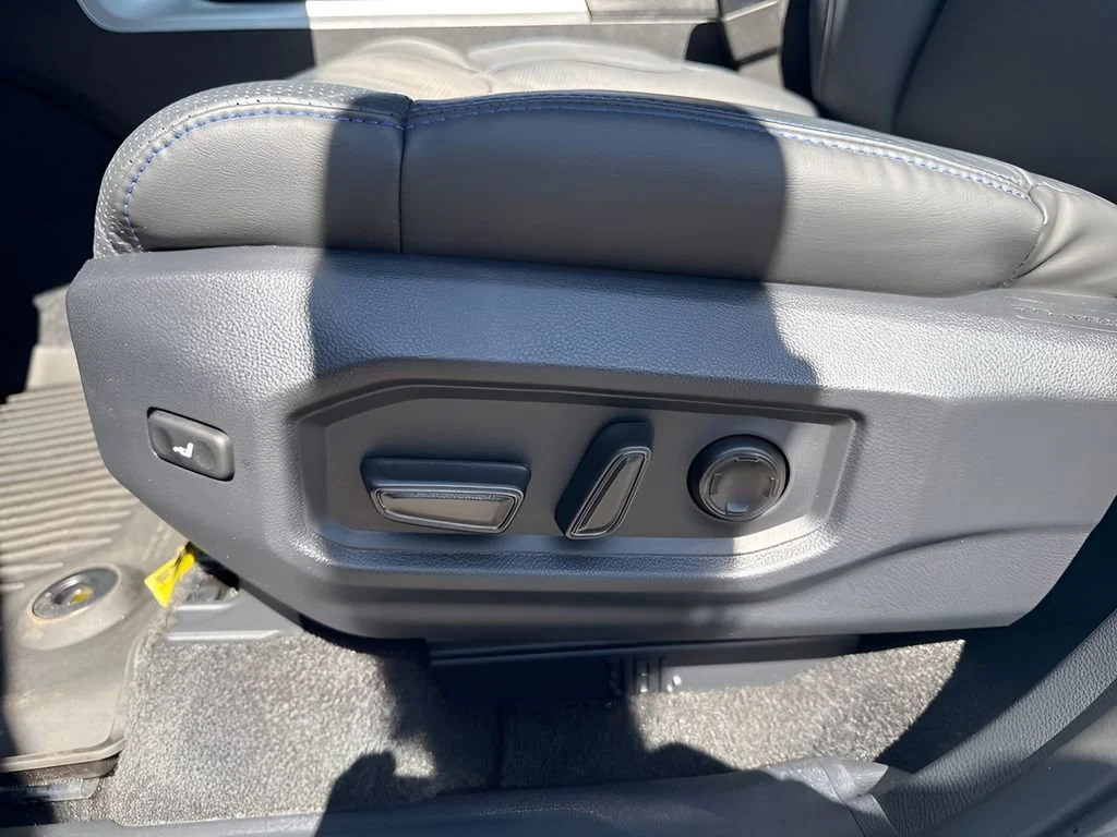 Used 2025 Wind Chill Pearl Toyota Platinum image 11