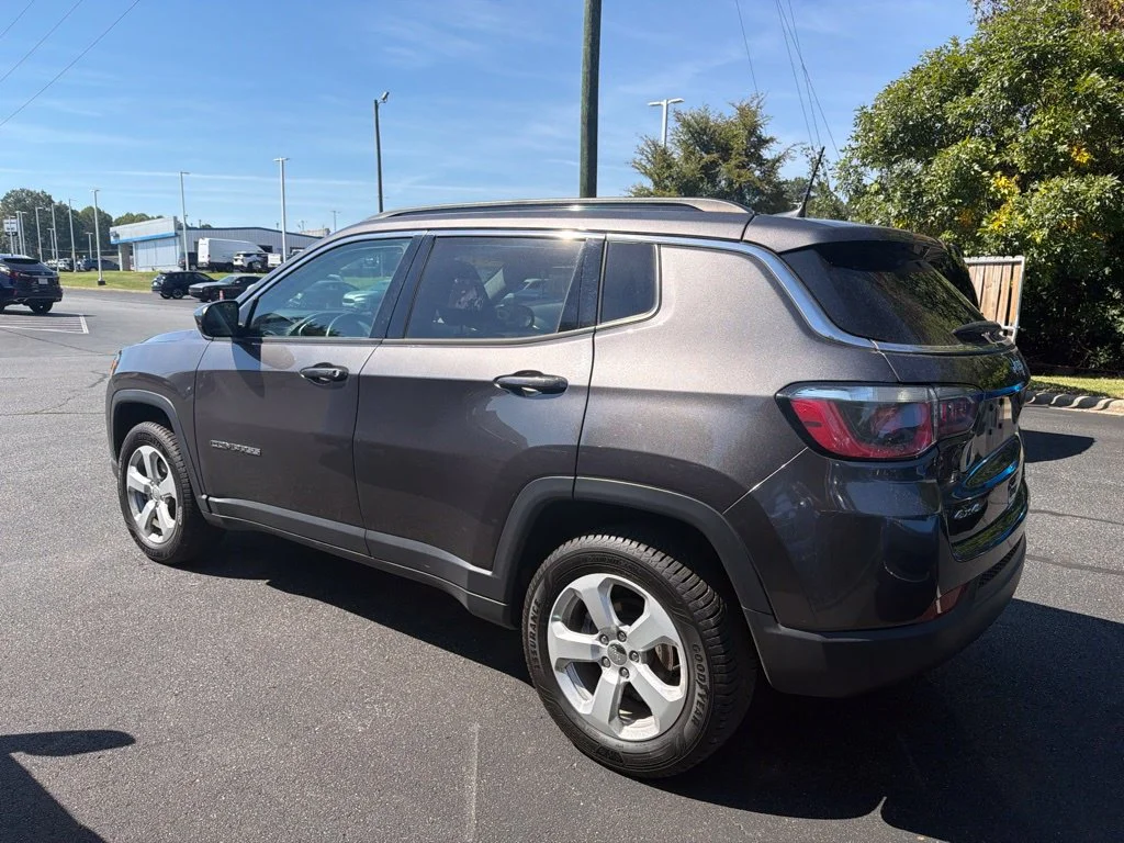 Used 2019 Gray Jeep Latitude image 10