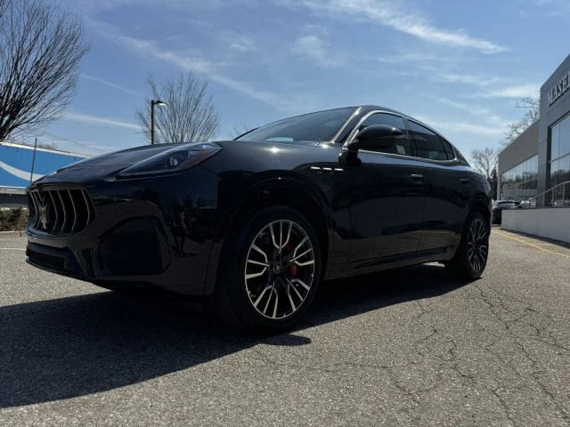New 2025 Nero Tempesta Metallic Maserati Premium SPORT image 17