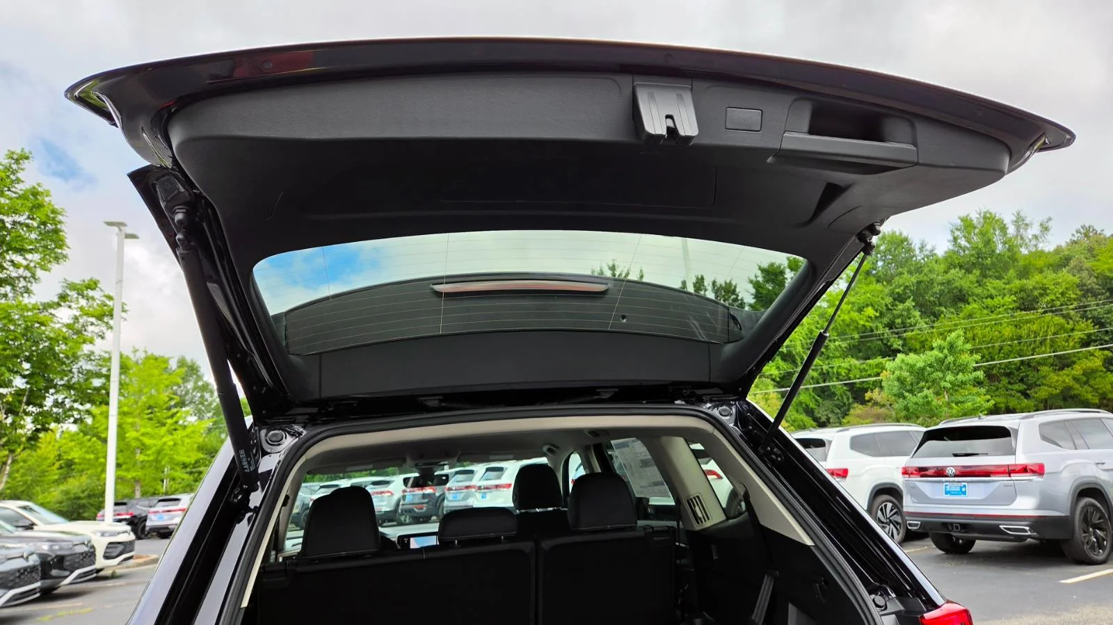 New 2026 Deep Black Pearl Volkswagen 2.0T SE image 74
