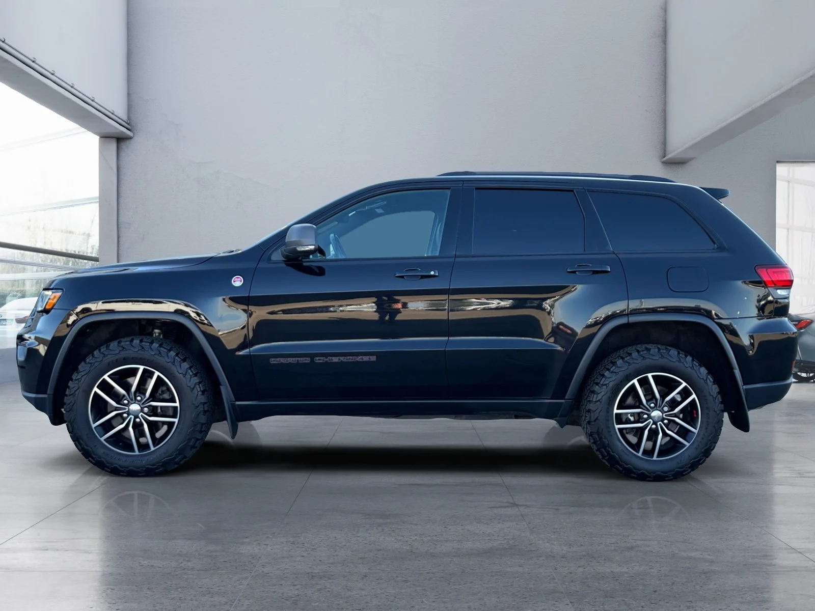 Used 2017 Black Jeep Trailhawk image 2