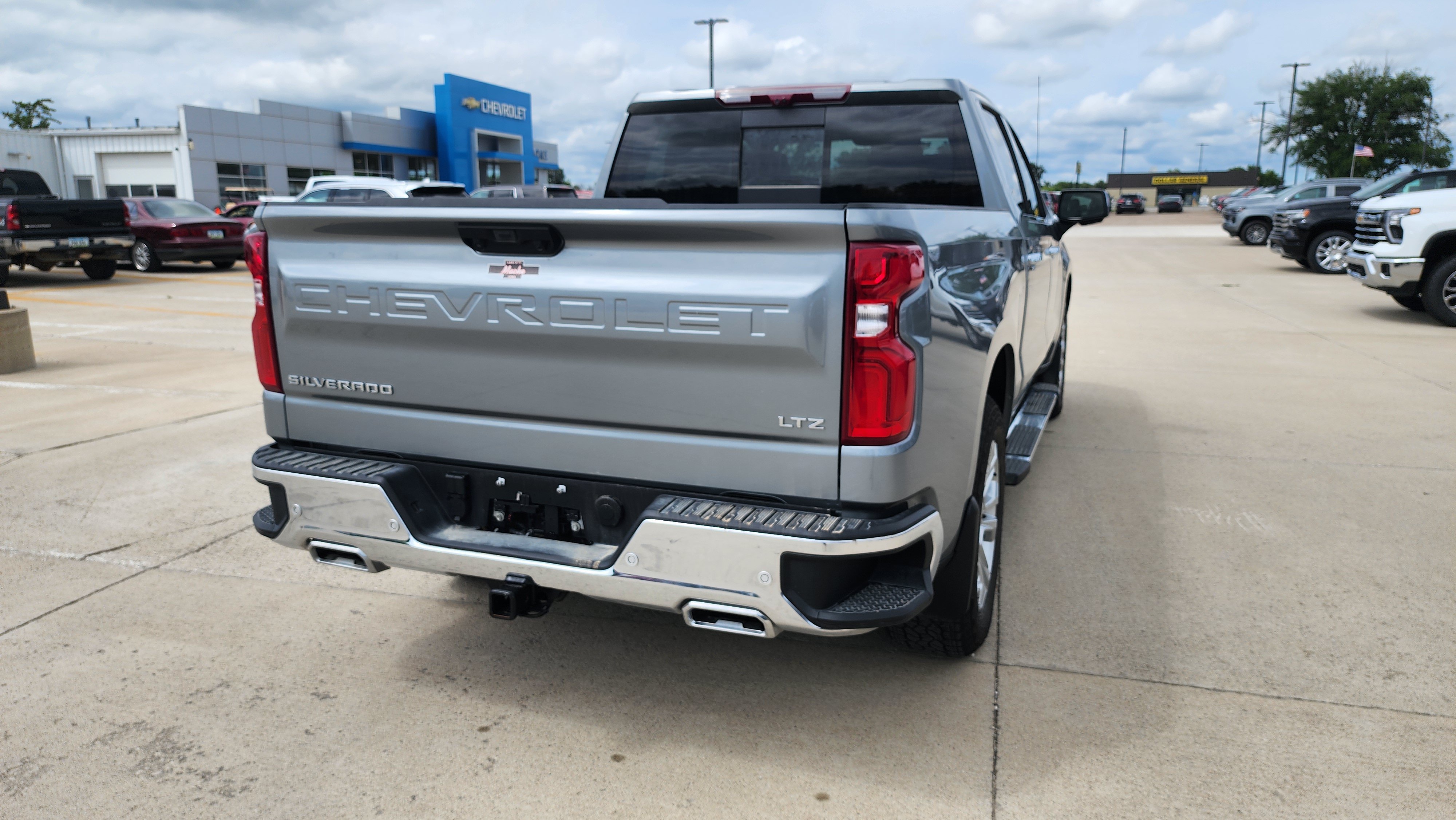 2025 Chevrolet Silverado 1500 LTZ - Photo 4