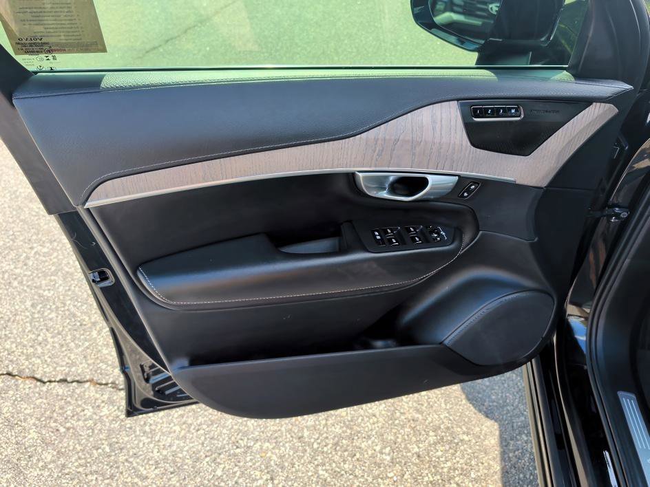 Used 2023 Onyx Black Metallic Volvo Ultimate image 16