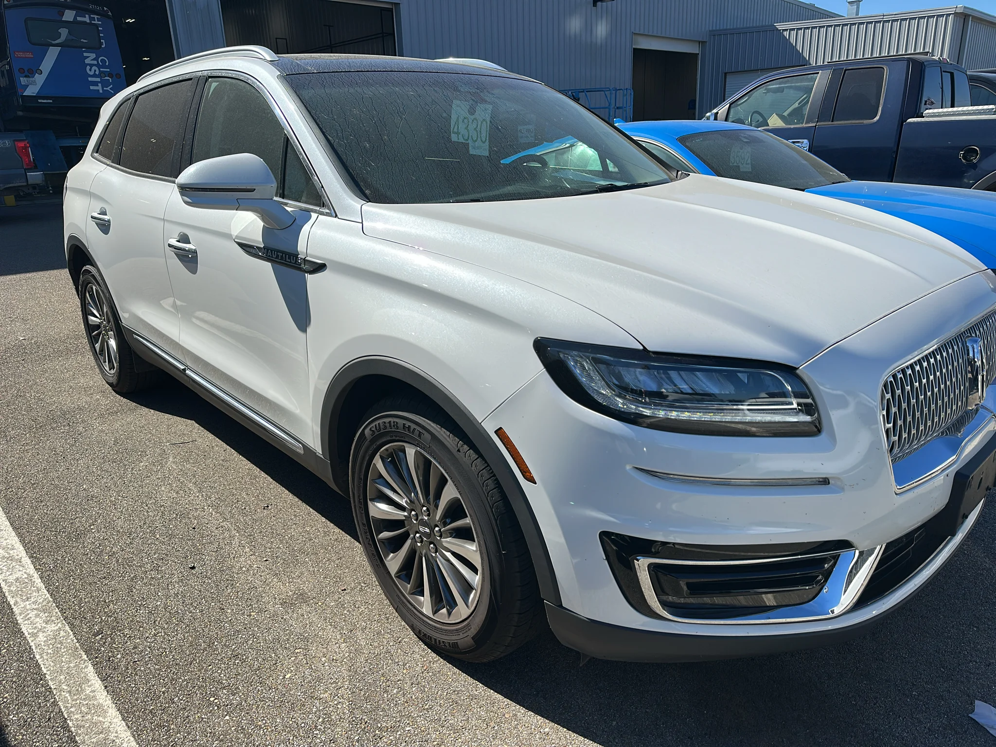 Used 2020 Pristine White Lincoln Reserve image 2