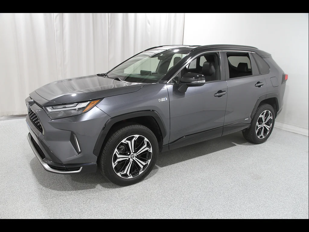 Used 2022 Magnetic Gray Metallic w/Midnight Black Metallic Roof Toyota XSE image 3