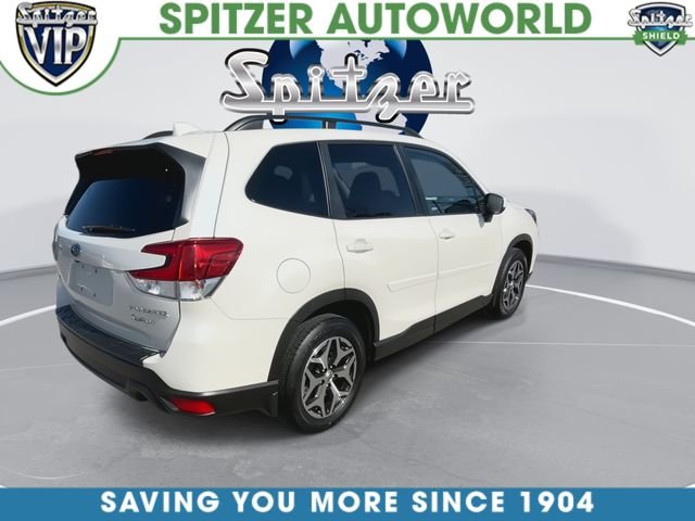 Used 2021 White Subaru Premium image 9