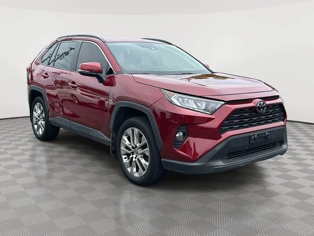 Used 2021 Red Toyota XLE Premium image 4