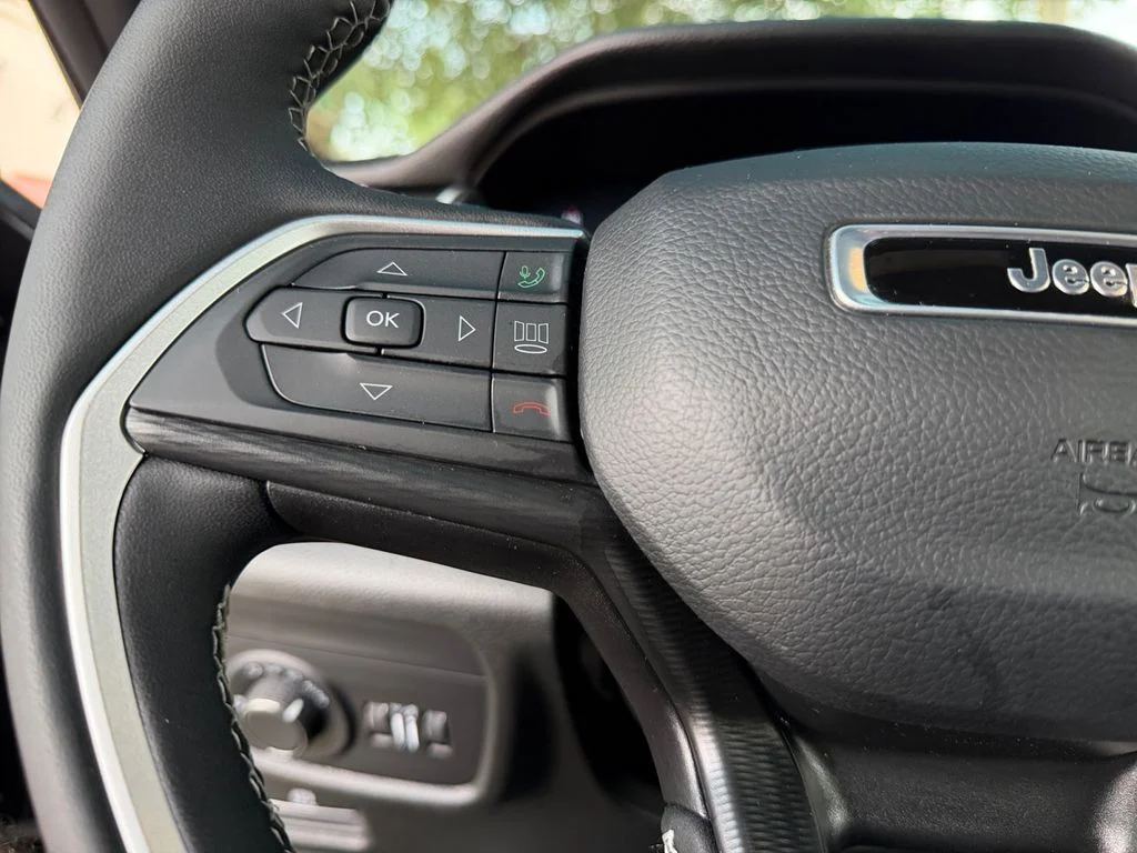 Used 2025 Black Jeep Altitude image 24