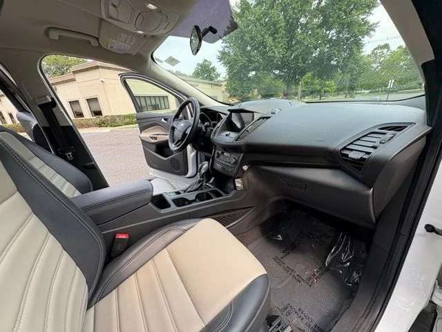 Used 2019 White Platinum Clearcoat Metallic Ford SEL image 21