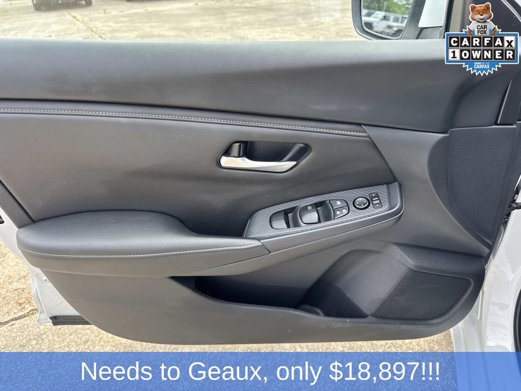 Used 2025 White Nissan SV image 37