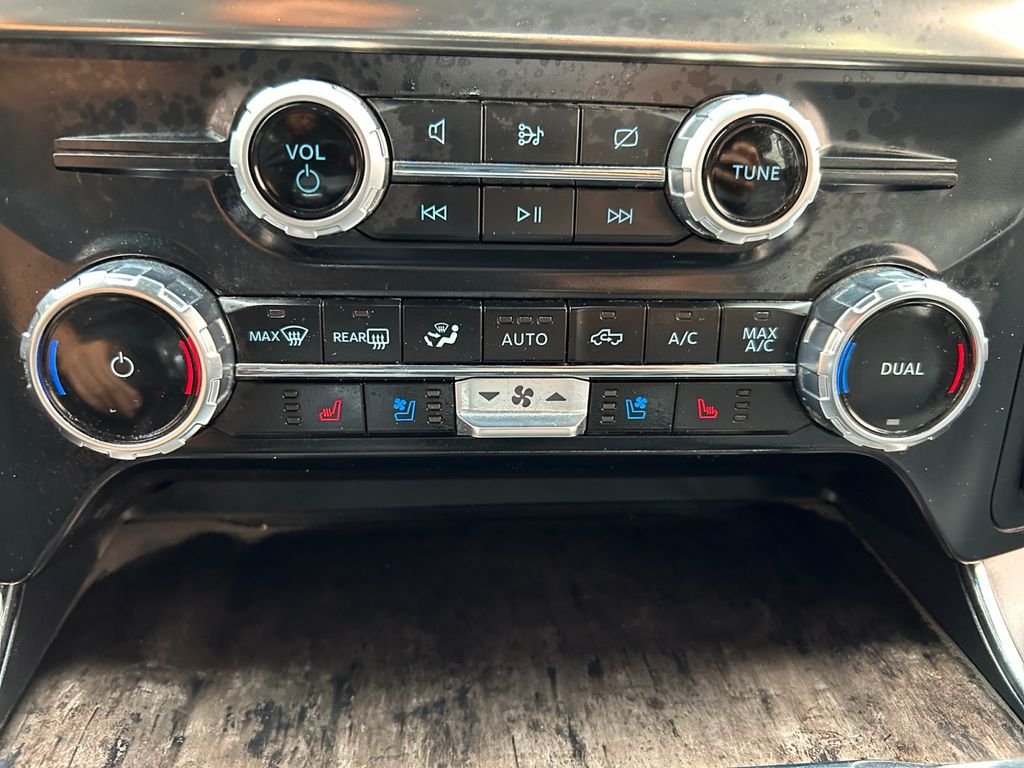 Used 2023 White Ford Lariat image 30