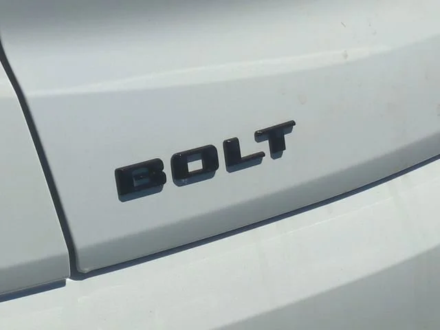New 2027 Summit White Chevrolet LT image 33