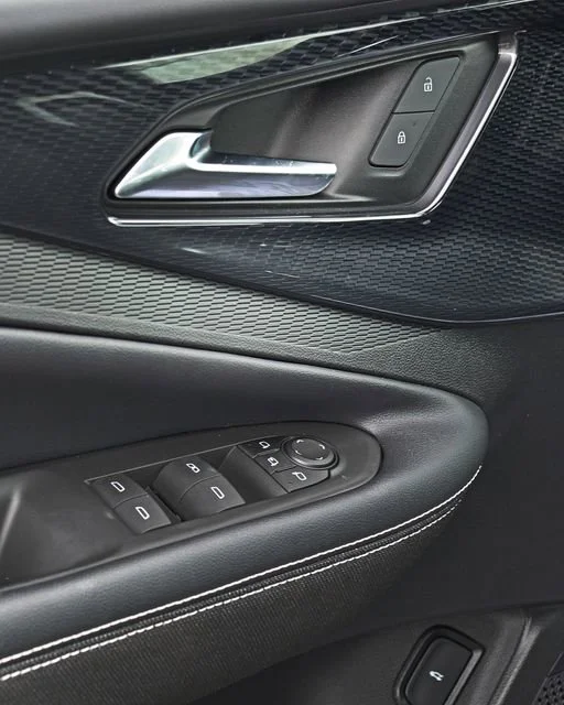 2025 Chevrolet Blazer EV LT - Photo 17