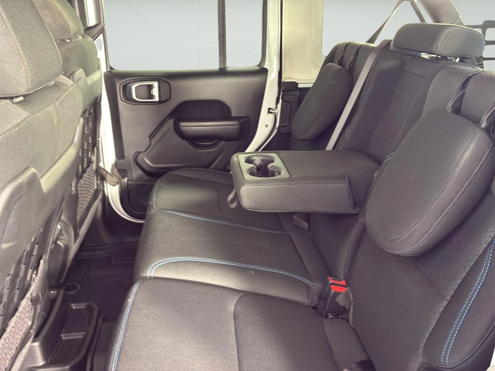 Used 2021 Bright White Clearcoat Jeep Unlimited Rubicon image 23