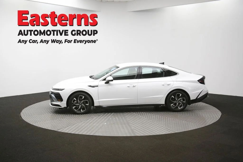 Used 2024 White Hyundai SEL image 59