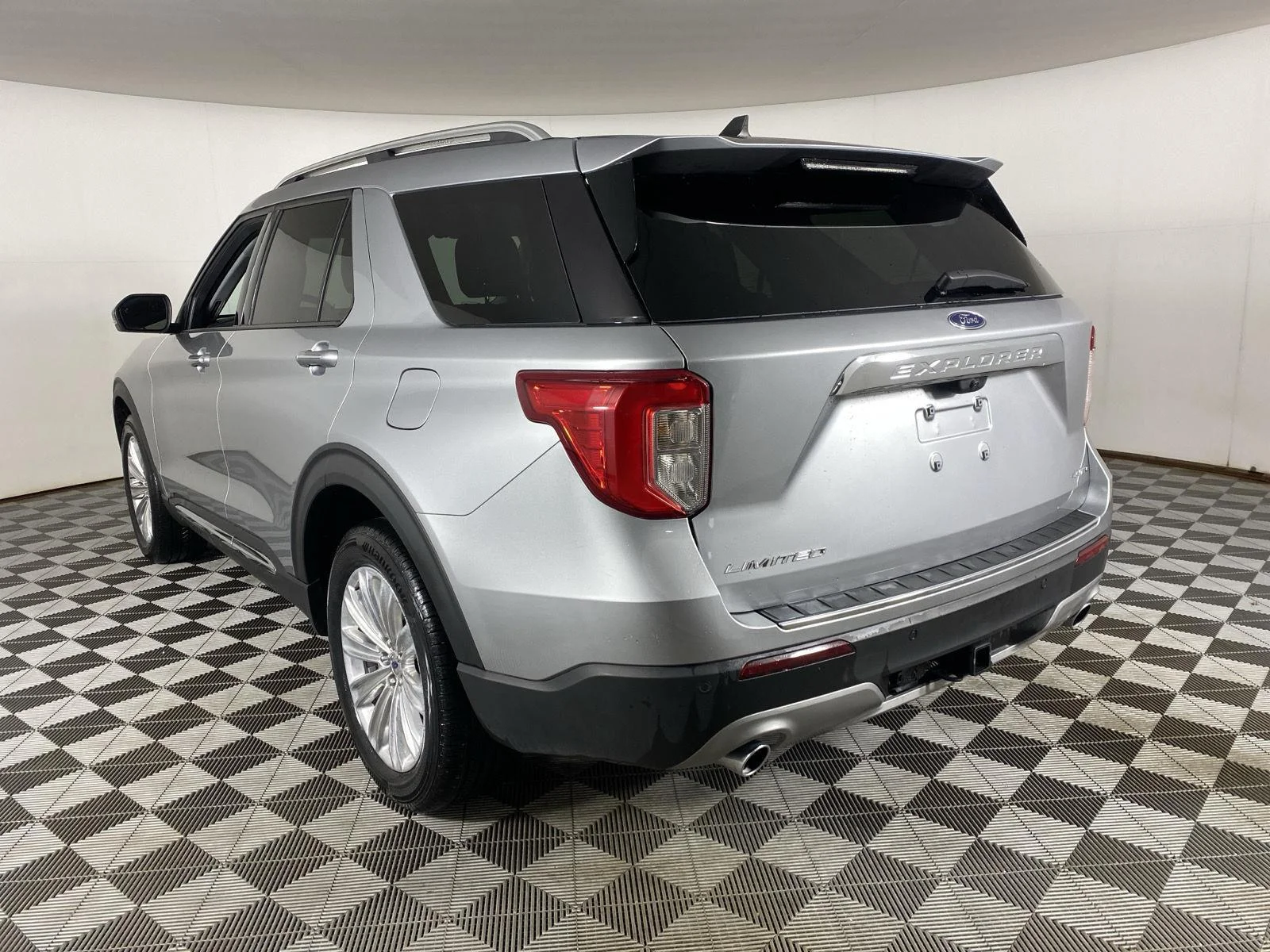 Used 2023 Iconic Silver Ford Limited image 6