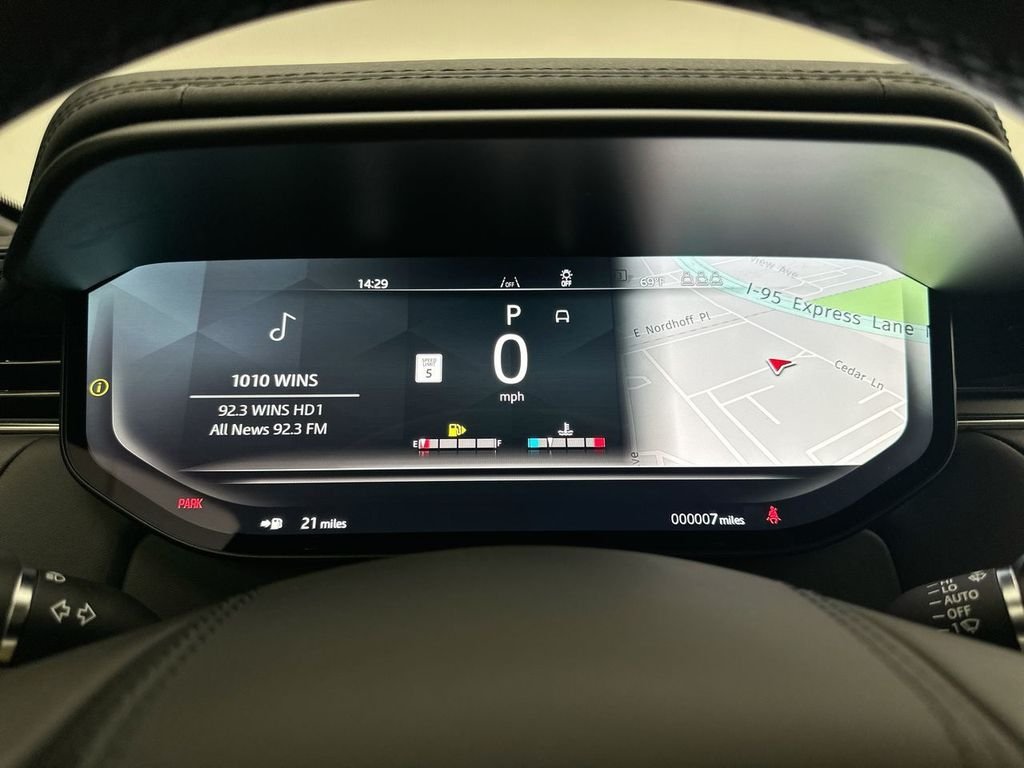 New 2026 Fuji White Land Rover Dynamic SE image 15