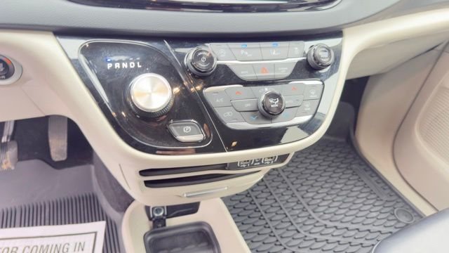 Used 2023 White Chrysler Touring L image 22