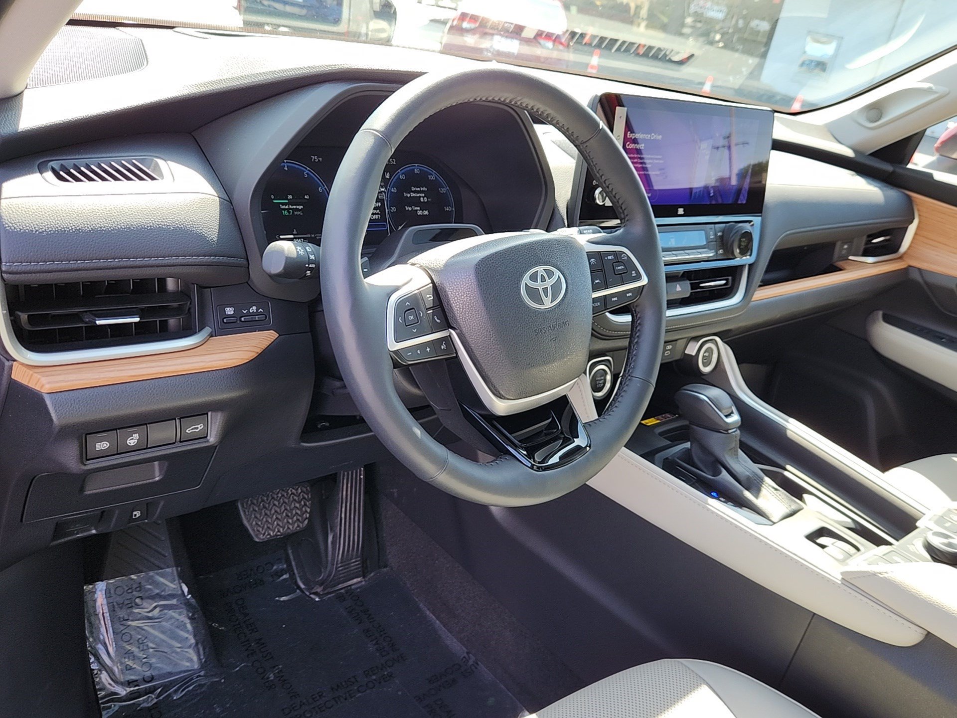 Used 2025 Red Toyota Platinum image 11