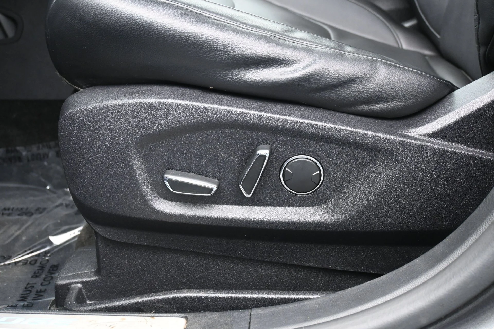 Used 2015  Ford 4D WAGON TITANIUM AWD image 24