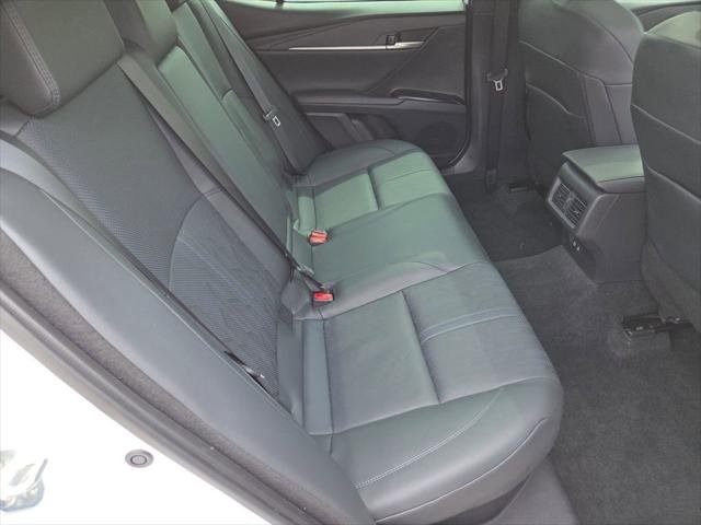 Certified Used 2025 WIND CHILL PEARL Toyota  image 5