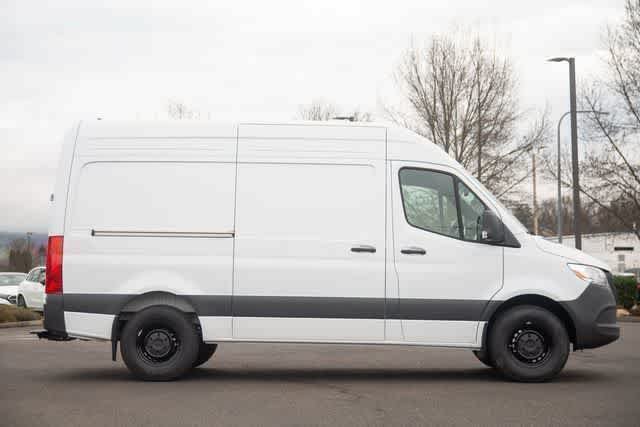 Used 2025 Arctic White Mercedes-Benz  image 6