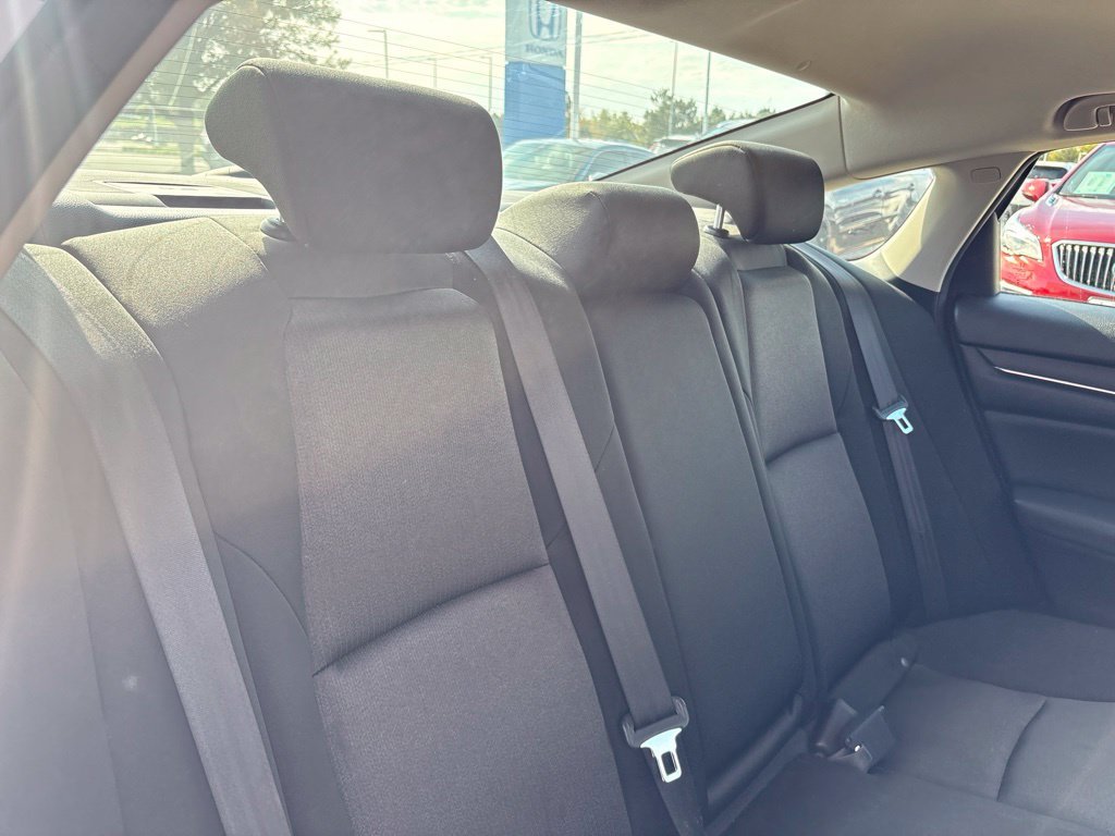 Used 2018 White Honda EX image 31
