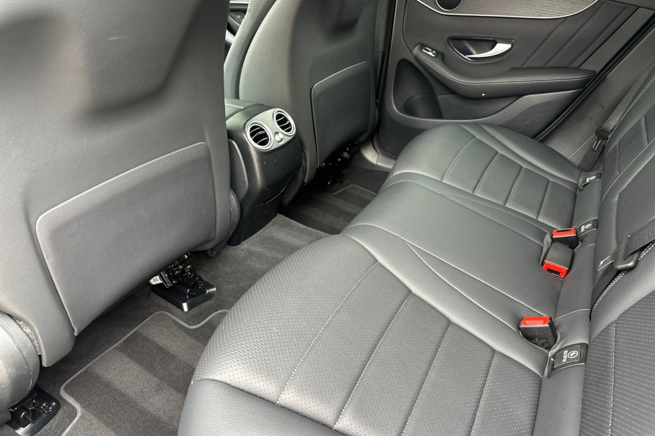 Used 2022 Mojave Silver Metallic Mercedes-Benz GLC 300 image 11