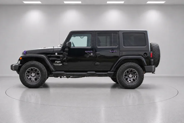 Used 2018 Black Jeep Unlimited Sahara image 6