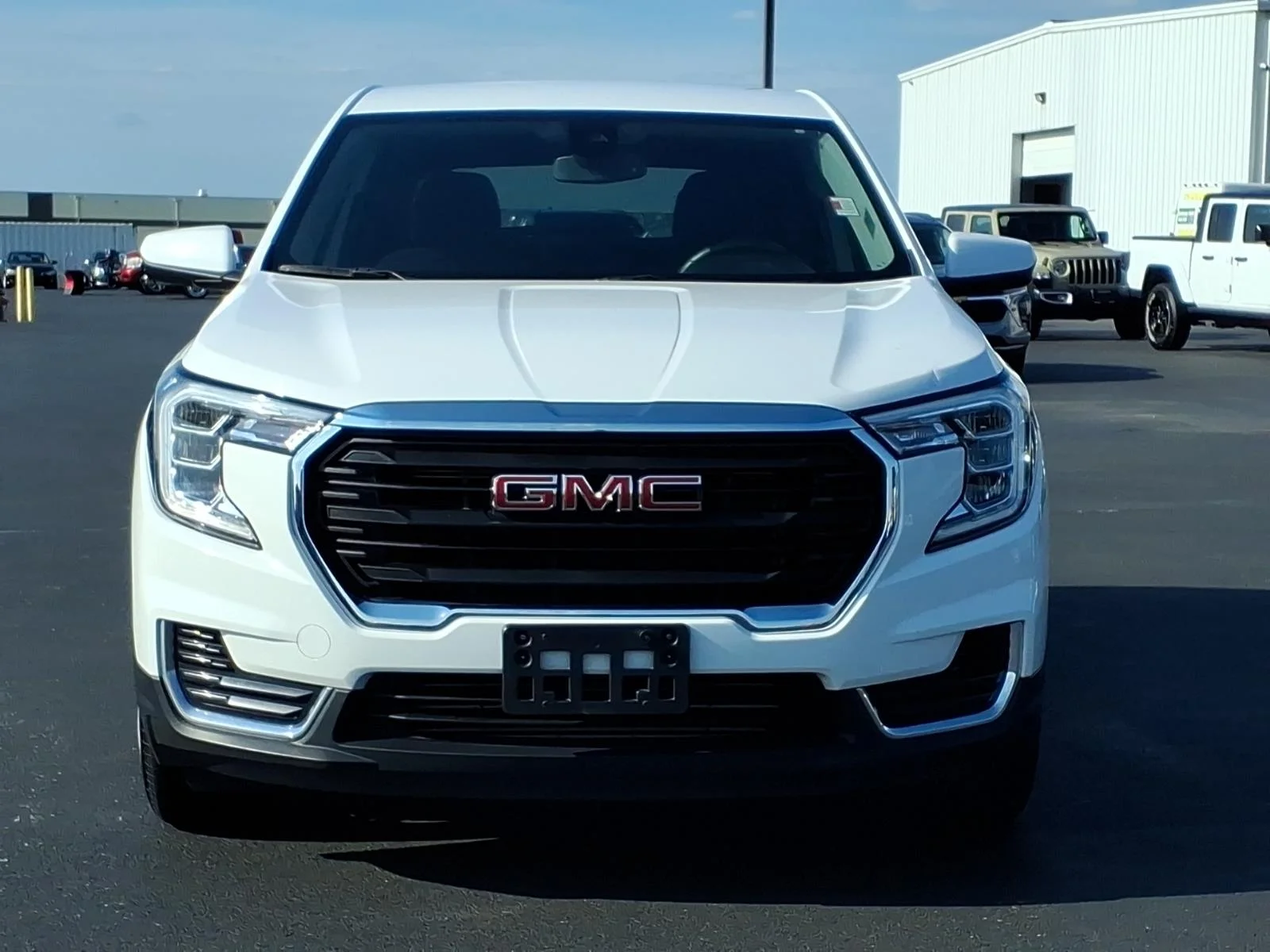 Used 2024 Summit White GMC SLE image 16