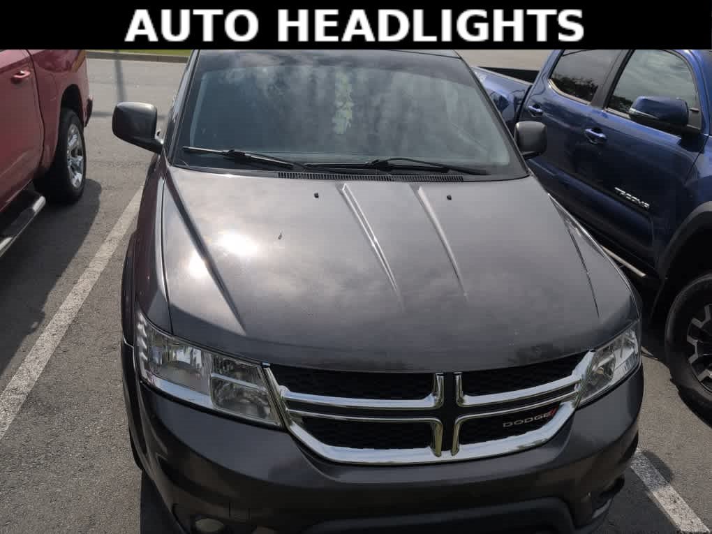 Used 2015 Granite Crystal Metallic Clearcoat Dodge SXT image 2