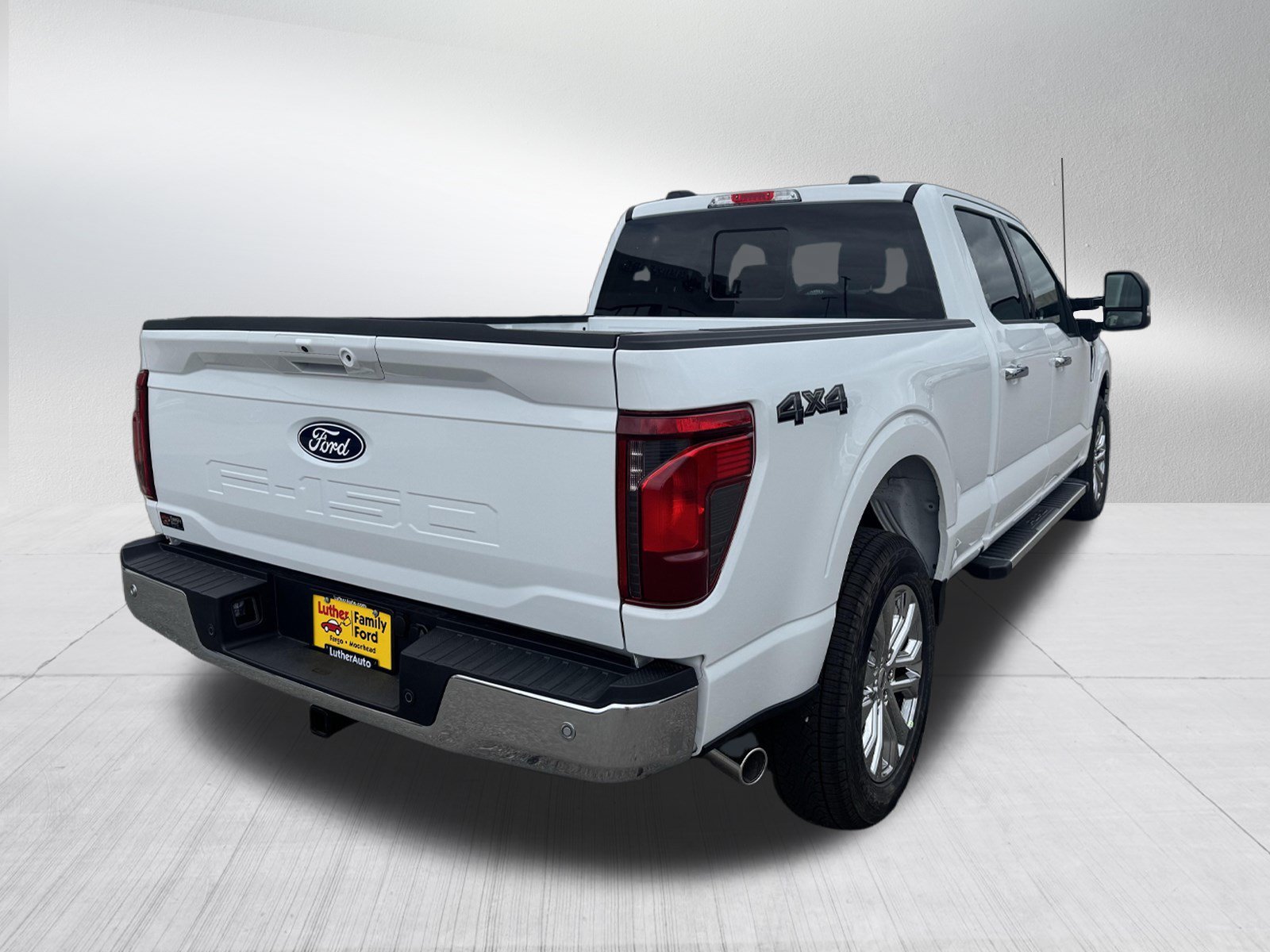 New 2026 Oxford White Ford XLT image 4