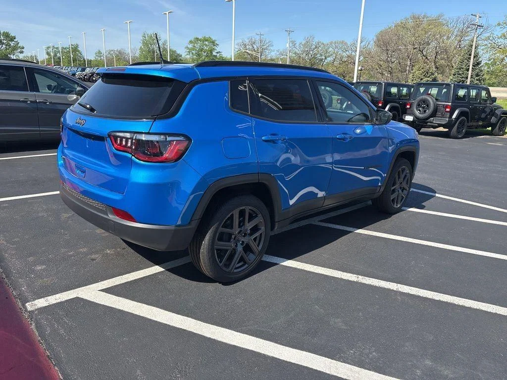 New 2026 Hydro Blue Pearlcoat Jeep Latitude Altitude image 6