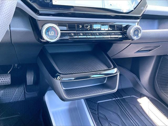 New 2027 Summit White Chevrolet LT image 23