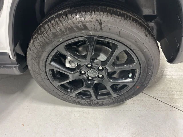 New 2026 Bright White Clear-Coat Exterior Paint Jeep Latitude image 29