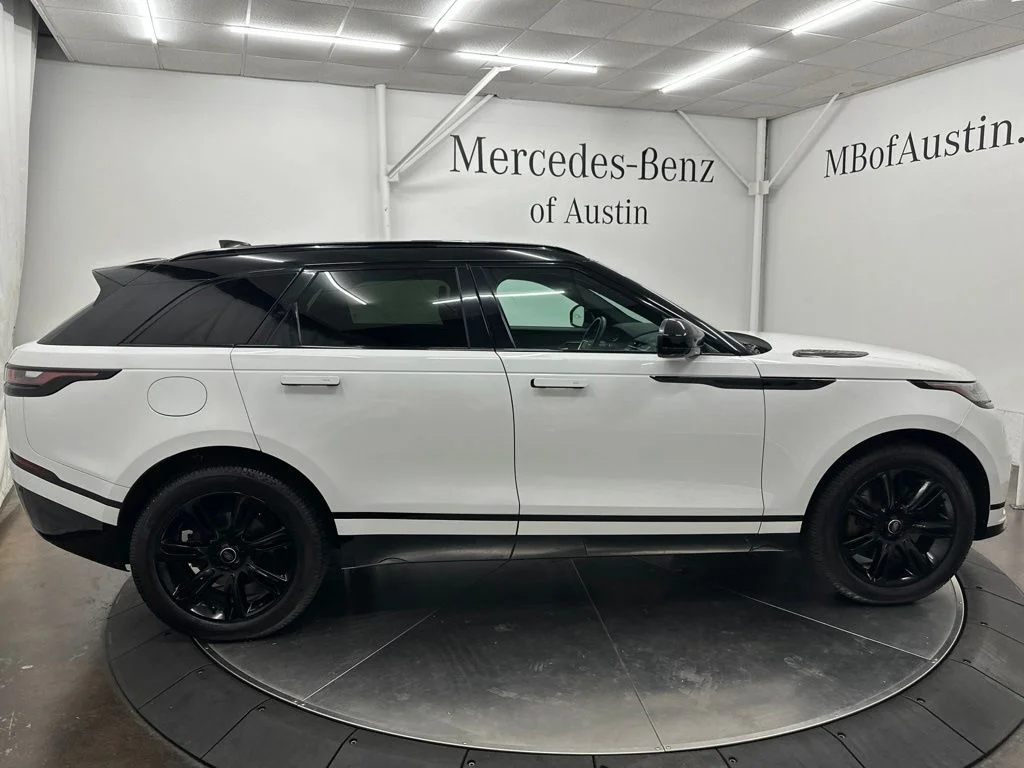 Used 2023 White Land Rover R-Dynamic S MHEV image 8