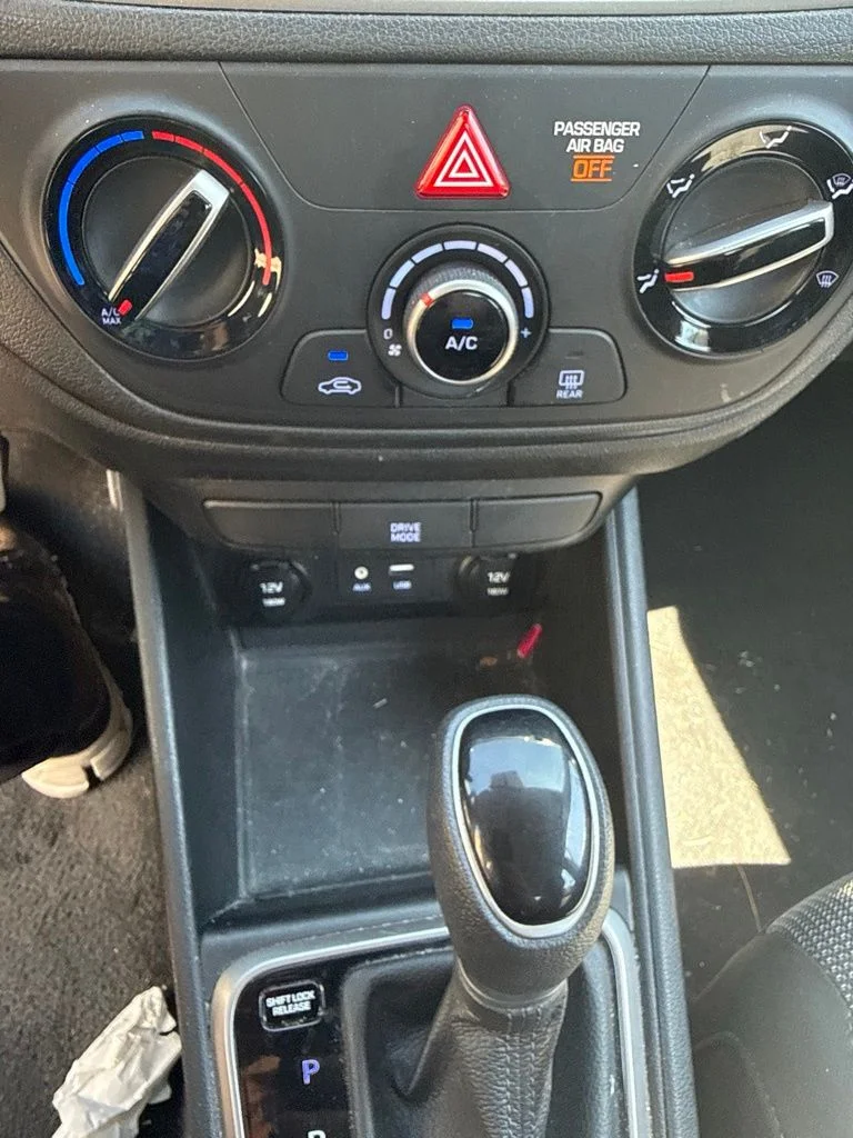 Used 2019 White Hyundai SE image 10