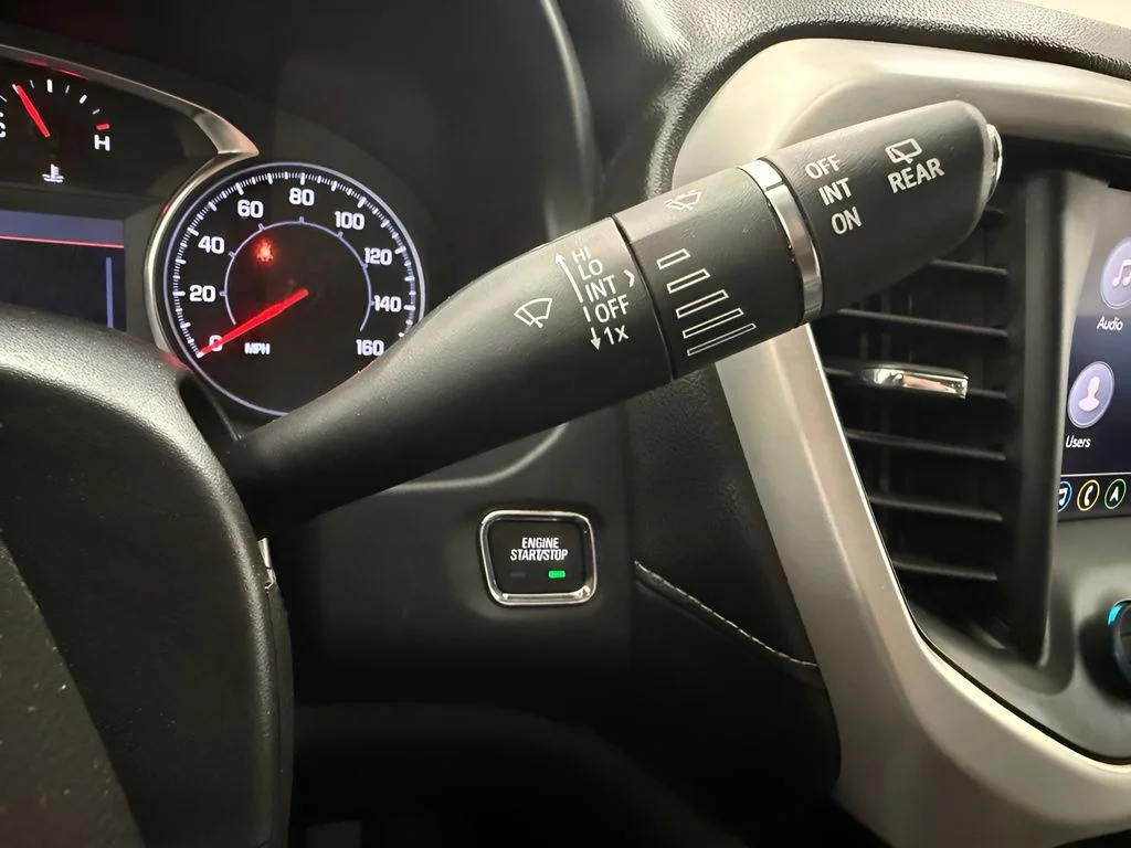 Used 2023 White GMC SLT image 21