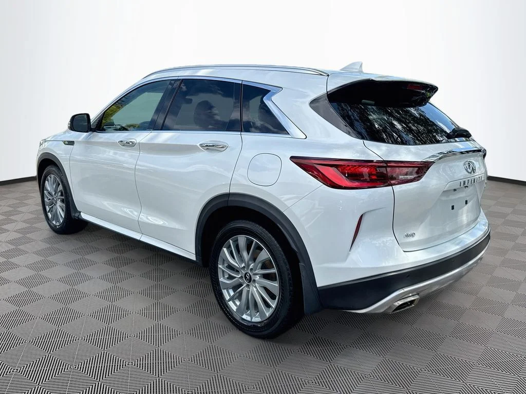 Certified Used 2023 White INFINITI LUXE image 8
