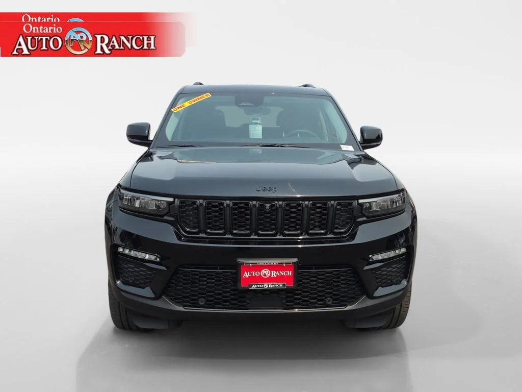Certified Used 2023 Diamond Black Crystal Pearlcoat Jeep Limited image 8