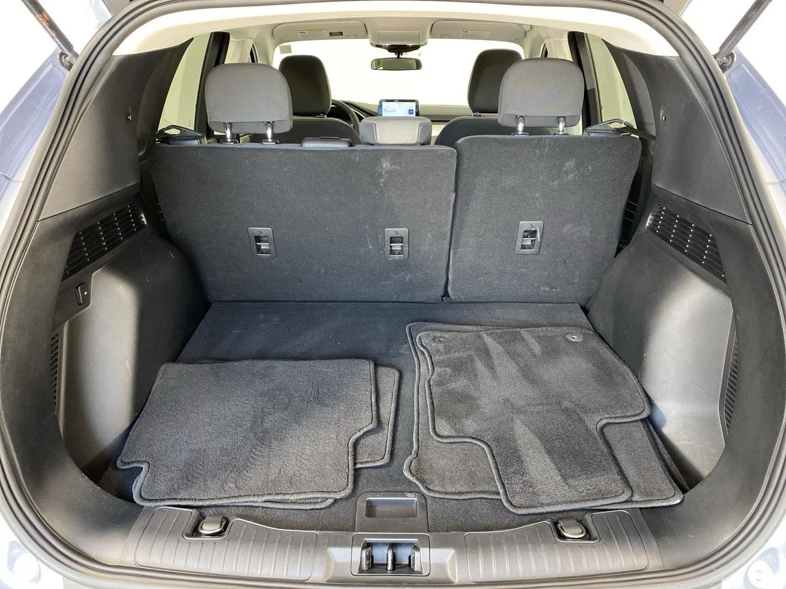 Used 2022 Iced Blue Silver Ford SE image 7