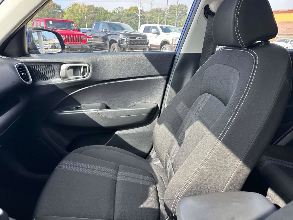Used 2025 Blue Hyundai SEL image 34