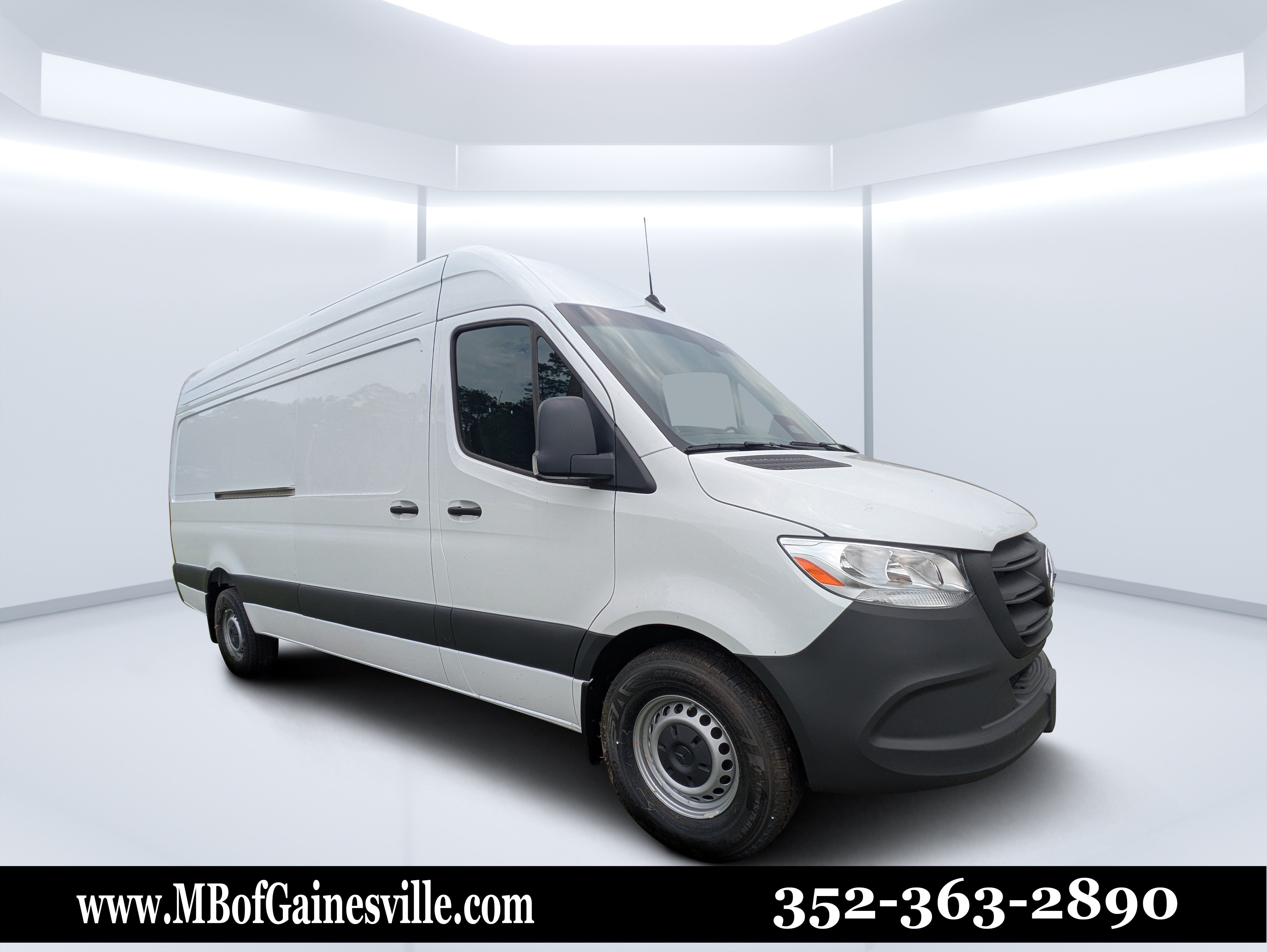 New 2026 Arctic White Mercedes-Benz Cargo 170 WB image 24