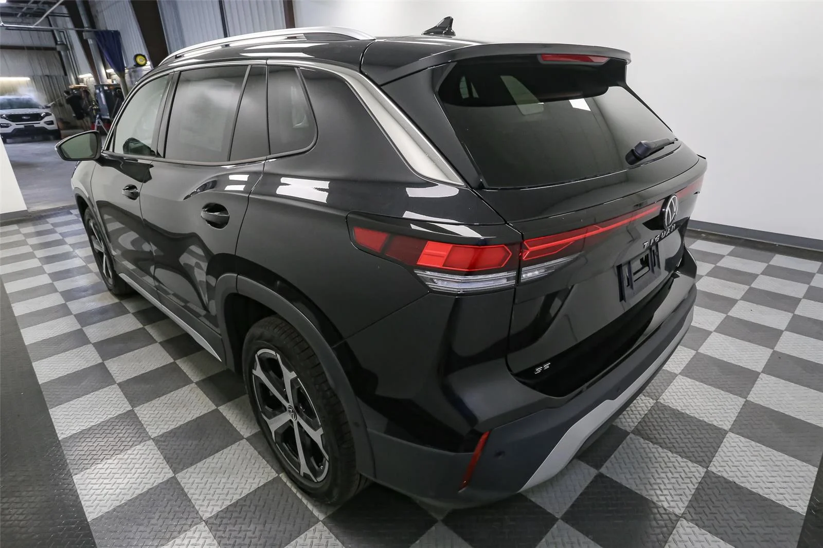New 2026 Deep Black Pearl Volkswagen SE image 9