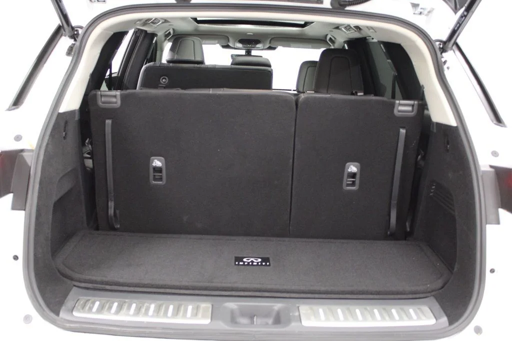 Certified Used 2026 White INFINITI LUXE image 41